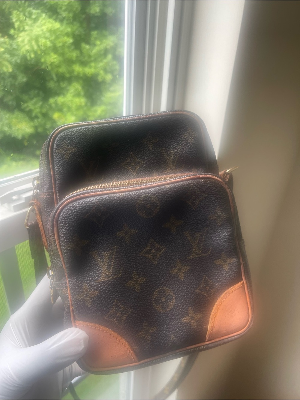 Louis Vuitton Monogram Canvas Messenger Bag in Brown and Tan - Picture 2 of 11